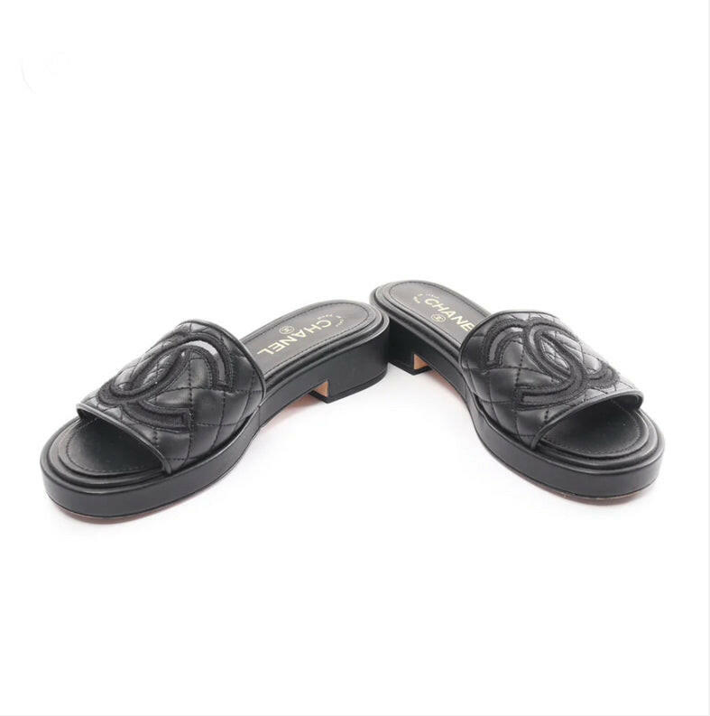 Chanel Black Quilted Leather Sandals Size 38C Slide Sandals.