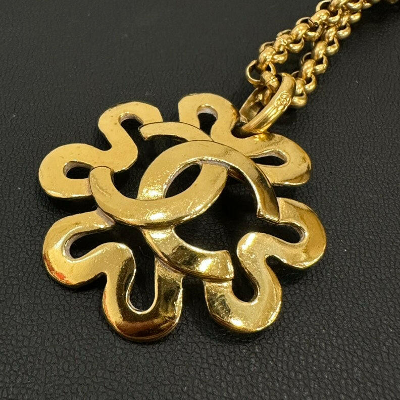 Chanel Vintage Gold Flower Pendant Necklace, 18-Inch Chain.