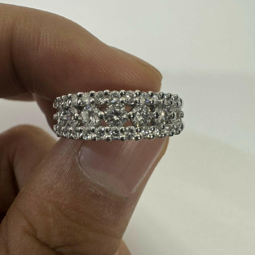 Pt900 Diamond Ring – 1.05 Carat, 8.18g White Gold, Multiple Diamond Band.