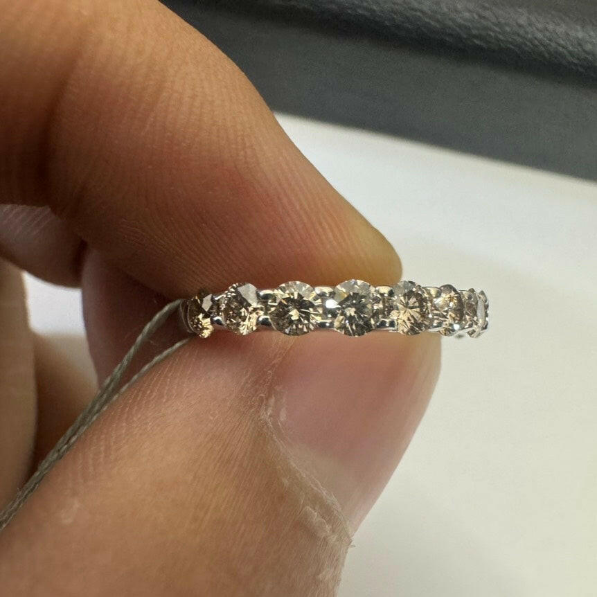 K18 White Gold Diamond Ring - 1.00 ct, 2.7g - Elegant Band Design.