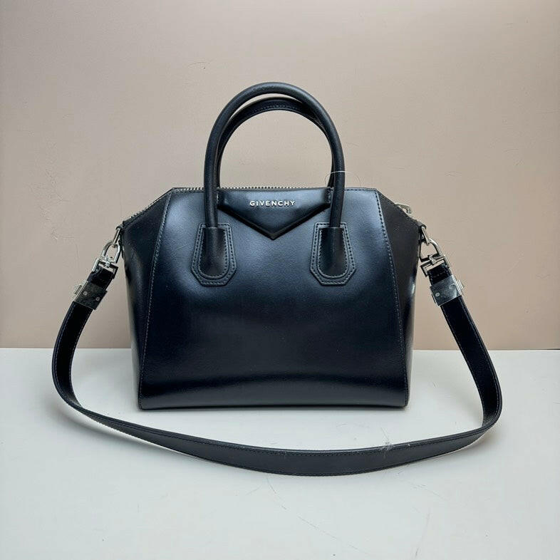 Givenchy Antigona Leather 2-Way Bag Large Black.