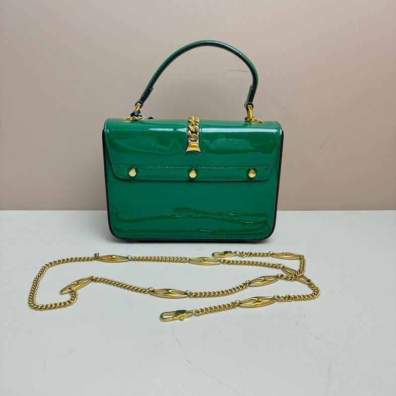 Gucci Patent Leather Chain Bag in Green - Versatile 2-Way Medium Handbag with Gold Hardware.