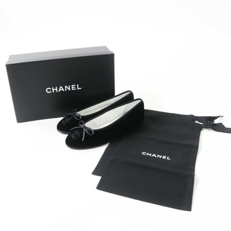 Chanel Black Velvet Flat Shoes Size 35 With Box and Dust Bags - Classic Elegant Footwear for Women.